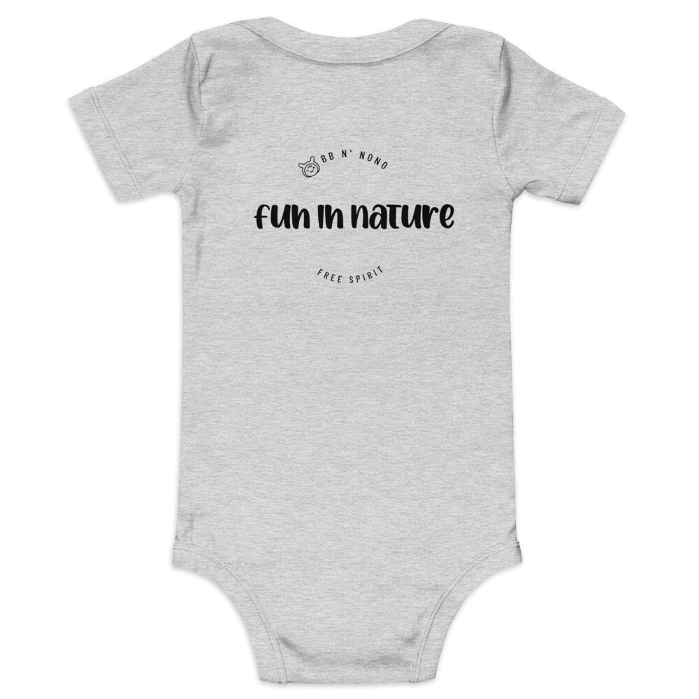 fun in nature with logo - Baby short sleeve one piece (back print)