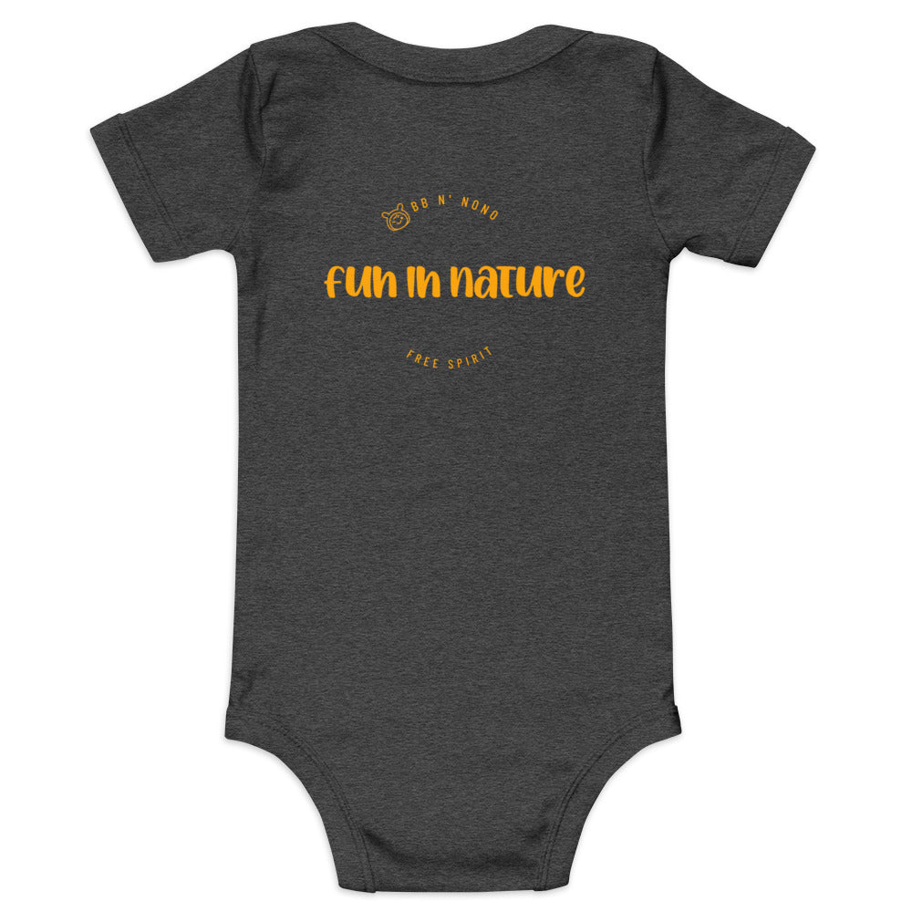 fun in nature with logo - Baby short sleeve one piece (back print)