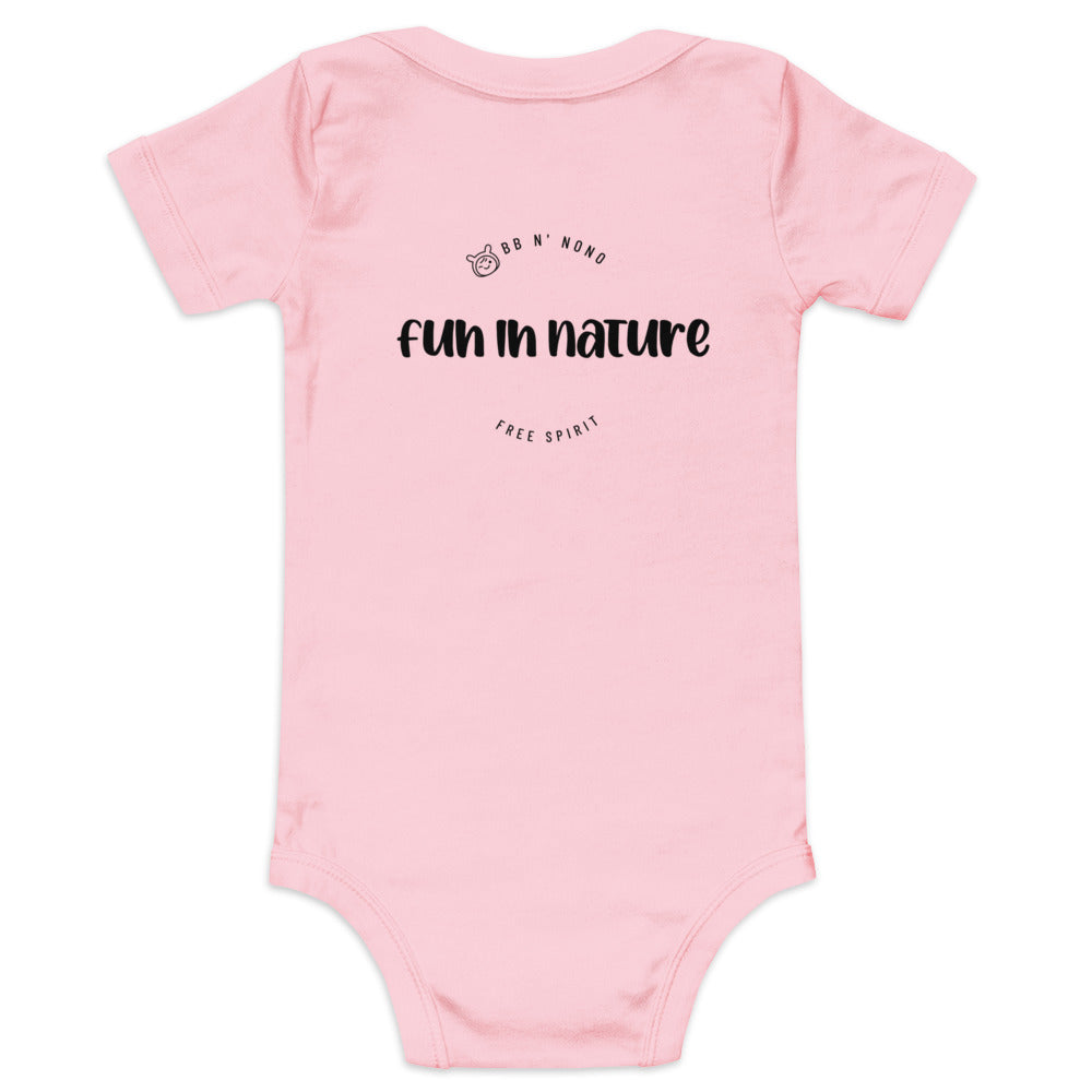 fun in nature with logo - Baby short sleeve one piece (back print)