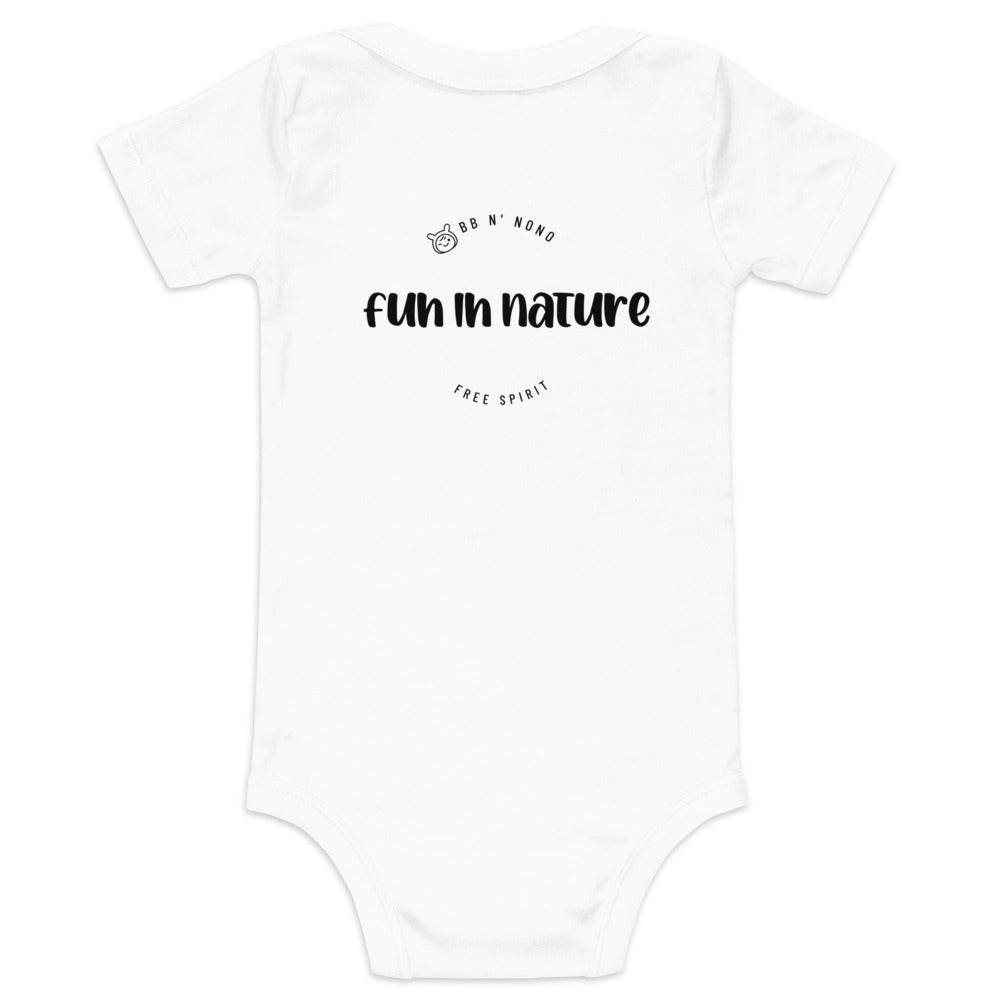 fun in nature with logo - Baby short sleeve one piece (back print)