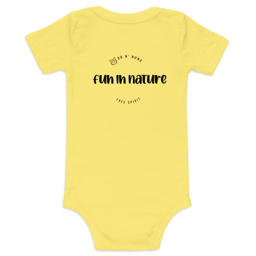 fun in nature with logo - Baby short sleeve one piece (back print)